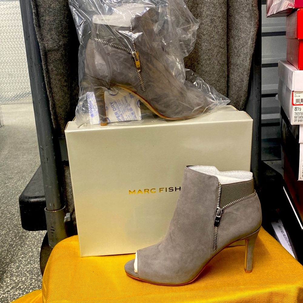 Size 8.5 suede ankle boot heel
